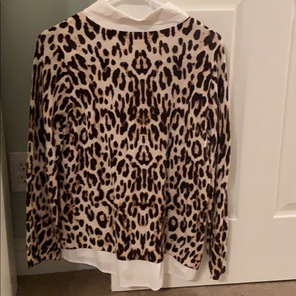 Chico’s blouse only worn once - Picture 3 of 4